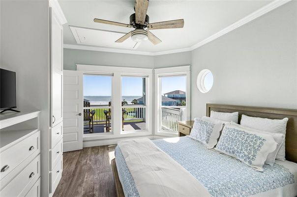 Bedroom, Interior, Water, Wood Texture Flooring