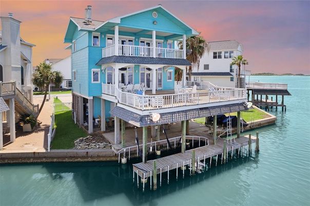 Exterior, Lake