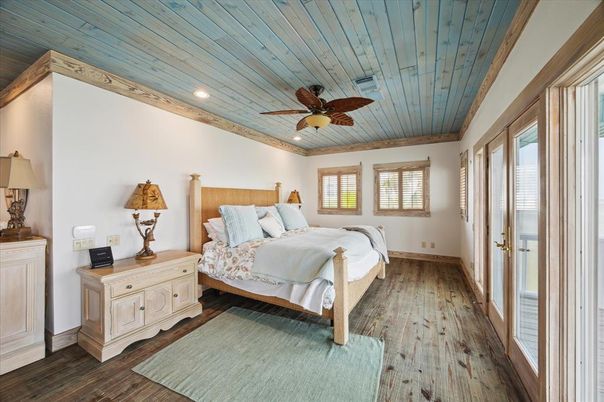 Bedroom, Interior, Recessed Lighting, Wooden Ceilings, Wood Texture Flooring