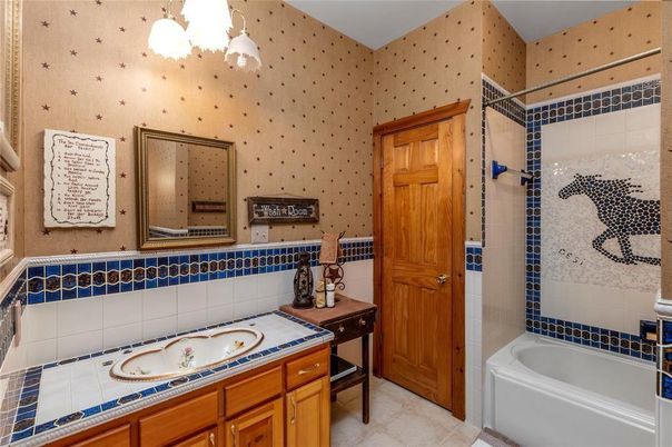 Bathroom, Interior, Tile Countertops