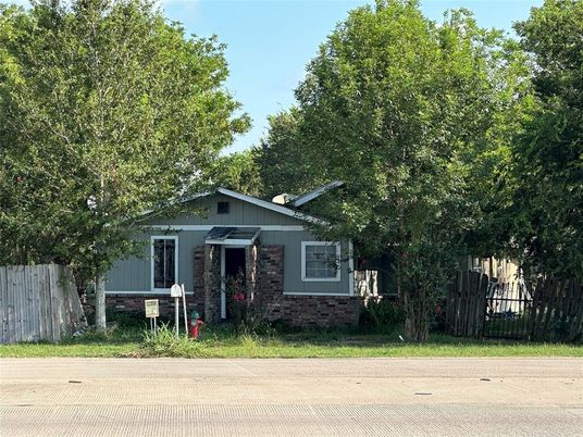 Exterior, Facade, None