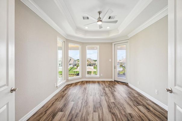 Empty room, Interior, Recessed Lighting, Wood Texture Flooring