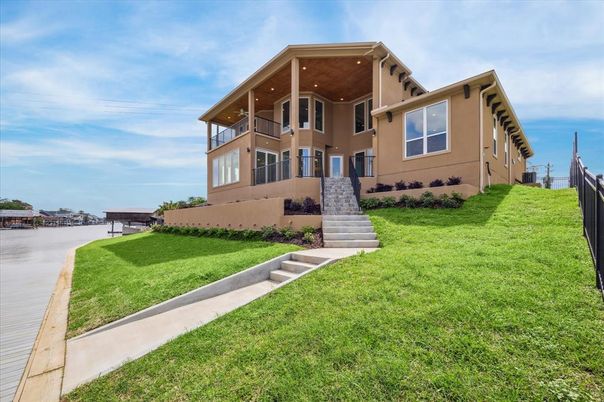 Backyard, Exterior, Facade, Modern