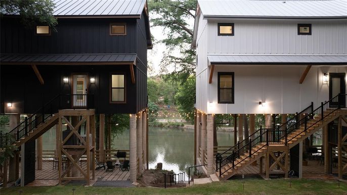 Exterior, Lake