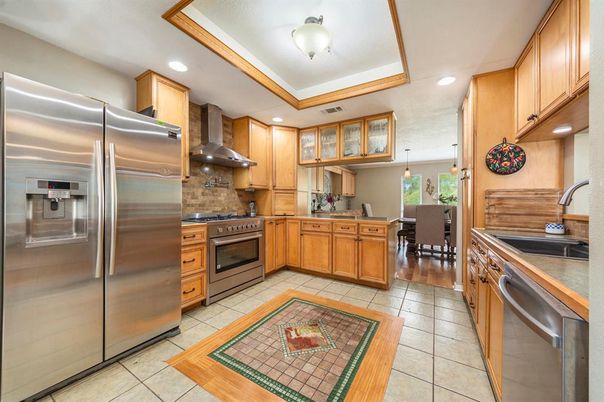 Dining room, Interior, Kitchen, Pendant Lights, Recessed Lighting, Stainless Steel Appliances