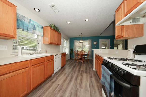 Dining room, Interior, Kitchen, Pendant Lights, Recessed Lighting, Wood Texture Flooring