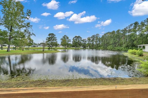 Exterior, Lake