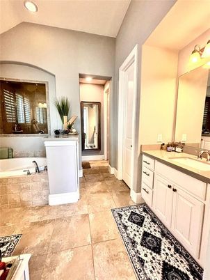 Bathroom, Interior, Recessed Lighting