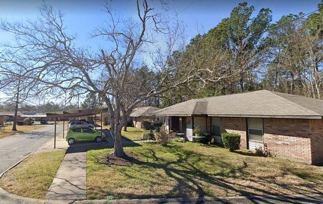 Backyard, Exterior, Facade, Brick Facade, Ranch