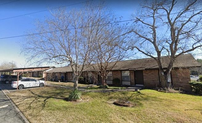 Exterior, Facade, Brick Facade, Ranch