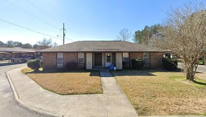 Backyard, Exterior, Facade, Brick Facade, Ranch