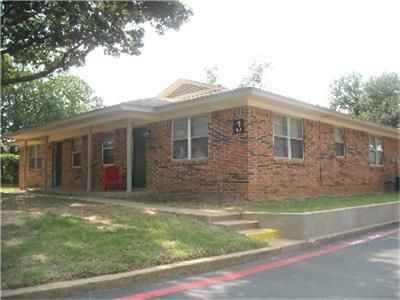 Exterior, Facade, Brick Facade, Ranch
