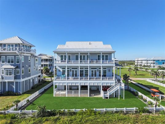 Backyard, Exterior, Facade, Condo Building