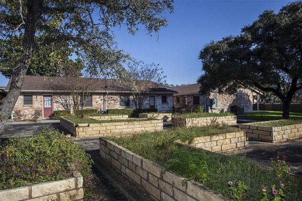 Exterior, Facade, Brick Facade, Ranch