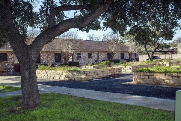 Exterior, Facade, Brick Facade, Ranch