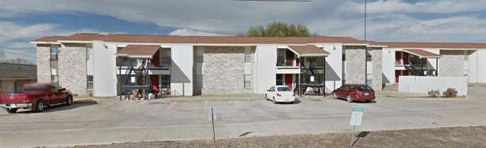 Exterior, Facade, Modern