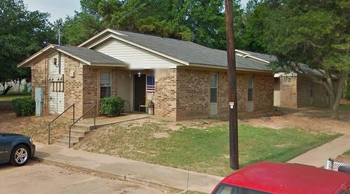 Exterior, Facade, Brick Facade, Ranch