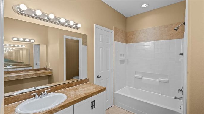 Bathroom, Interior, Recessed Lighting