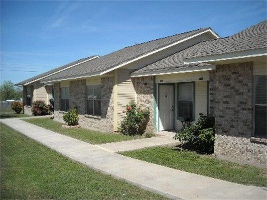 Exterior, Facade, Brick Facade, Ranch