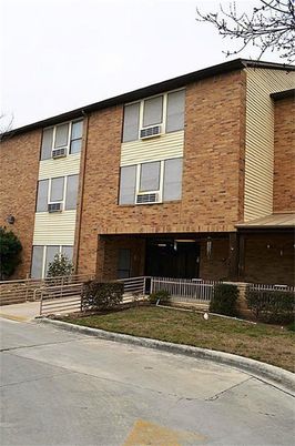 Exterior, Facade, Brick Facade, Rowhouse