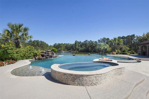 Exterior, Lake, Pool