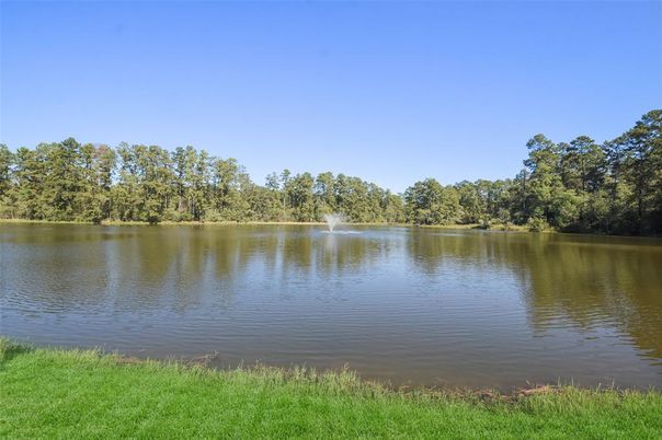 Exterior, Lake