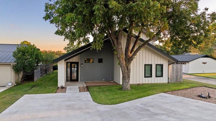 Backyard, Detached Garage, Exterior