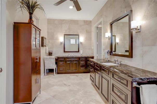 Bathroom, Dual Sink Vanities, Interior, Recessed Lighting