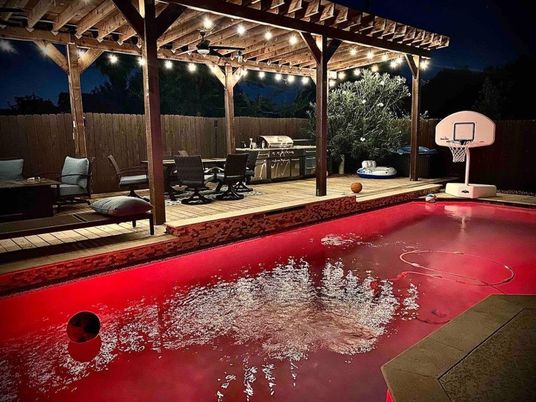 Exterior, Pool