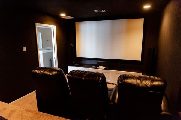 Interior, Projection Screen, Recessed Lighting, Theatre Room