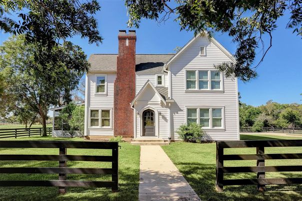 Backyard, Exterior, Facade, Farmhouse