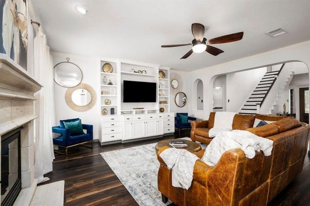 Interior, Living room, Recessed Lighting, Wood Texture Flooring