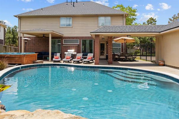 Exterior, Pool