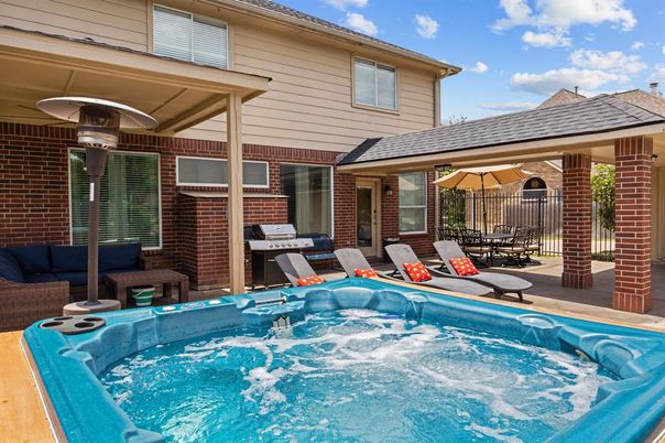 Exterior, Hot Tub