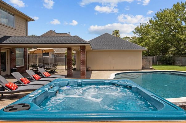 Exterior, Hot Tub, Pool