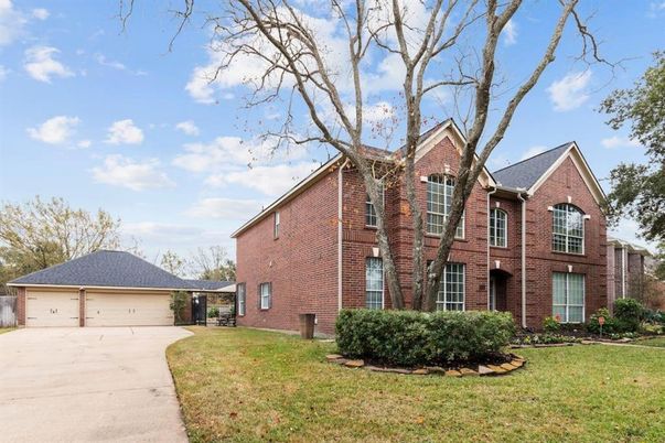Detached Garage, Exterior, Facade, Brick Facade, Brick Traditional
