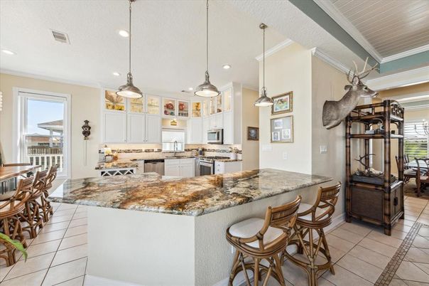 Dining room, Interior, Kitchen, Pendant Lights, Recessed Lighting, Stainless Steel Appliances