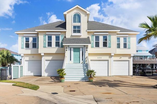 Attached, Exterior, Facade, Raised Ranch