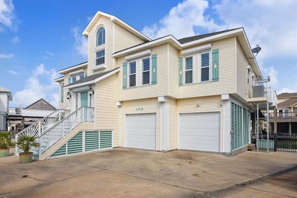 Attached, Exterior, Facade, Rowhouse