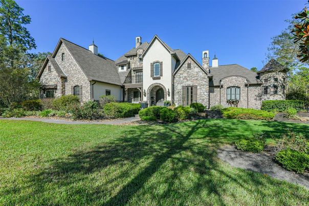 Backyard, Exterior, Facade, Brick Facade, French Provincial
