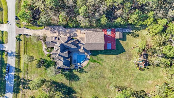 Exterior, Drone