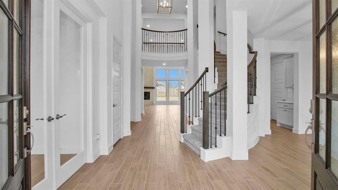 Interior, Pendant Lights, Recessed Lighting, Wood Texture Flooring