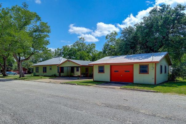 Attached, Exterior, Facade, Ranch