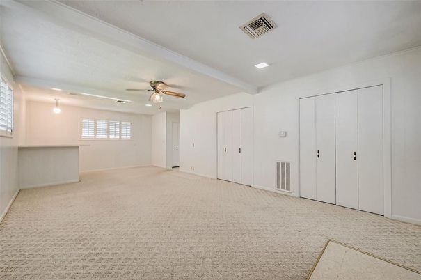 Empty room, Interior