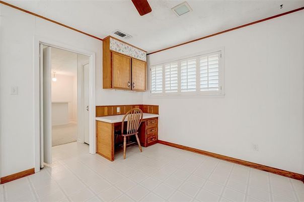 Home Office, Interior