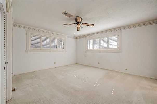 Empty room, Interior