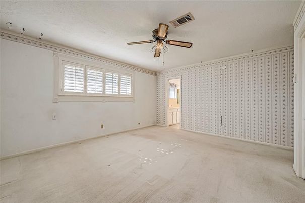 Empty room, Interior