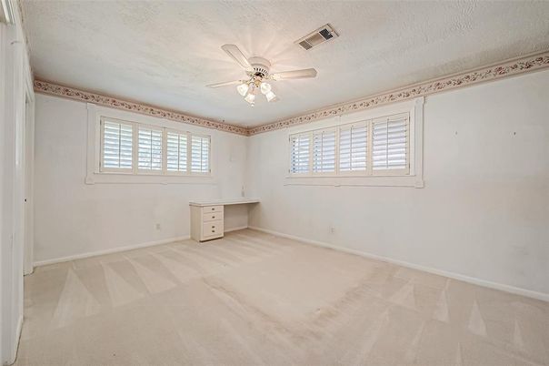 Empty room, Interior