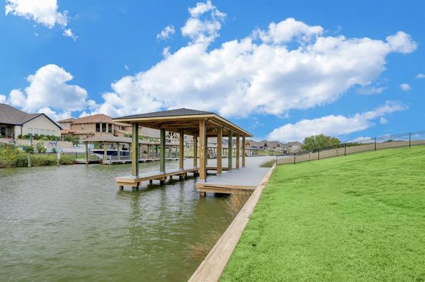 Exterior, Lake