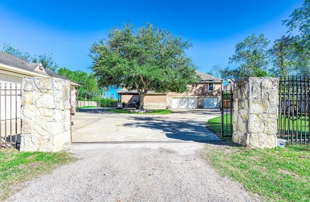 Backyard, Detached Garage, Exterior